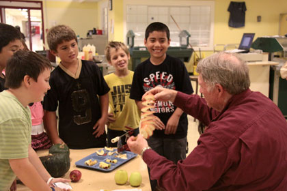FoodCorps Teams Up with Local Farmer