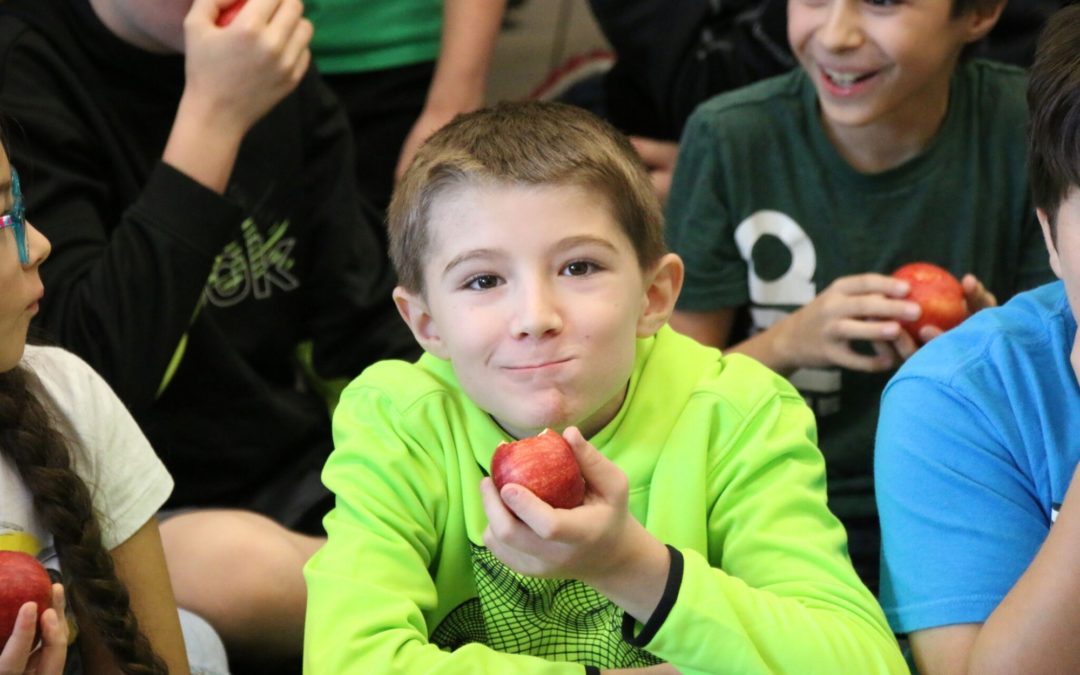 Glen Lake Community School hosts Apple Crunch and Farm to School celebration